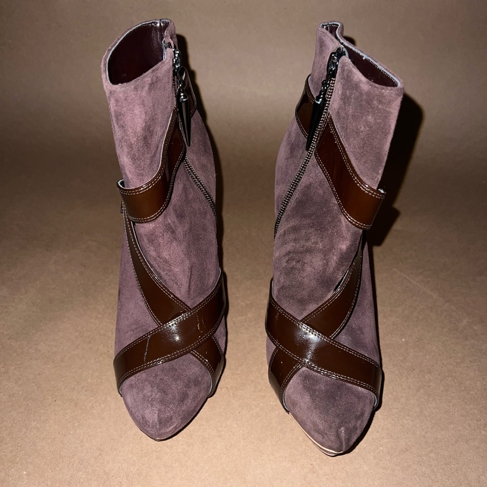ROCK & REPUBLIC Suede and Leather platform booties.